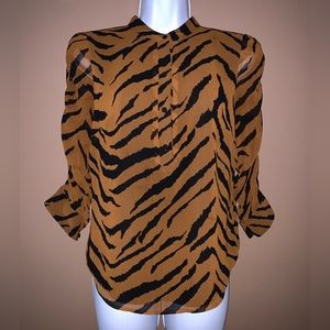 White House Black Market button up blouse top size medium M tiger